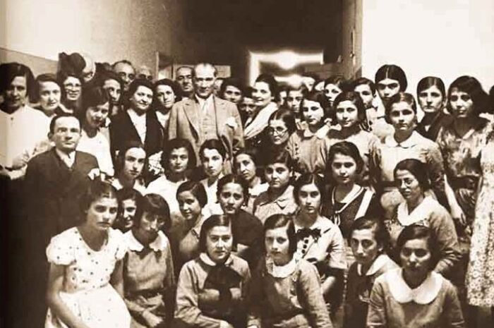 ATATÜRK ÇOCUKLARI