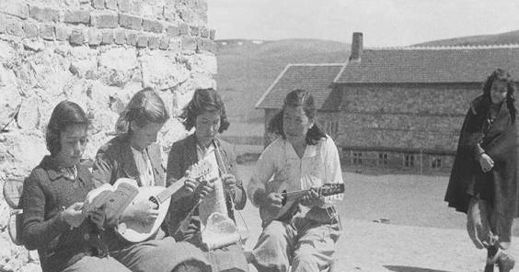 Eski Türkiye'nin "Yeni insan" projesi - Köy enstitülerinde müzik eğitimi